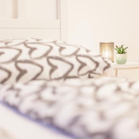 Tm Aparts Dortmund Exterior foto A bed with a throw