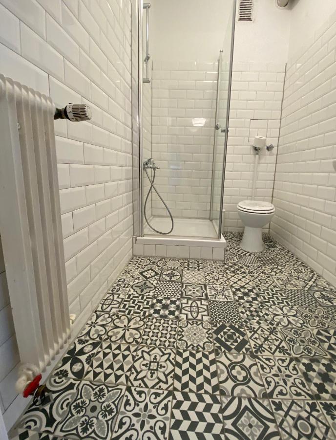 Tm Aparts Dortmund Exterior foto Bathroom floor tiles
