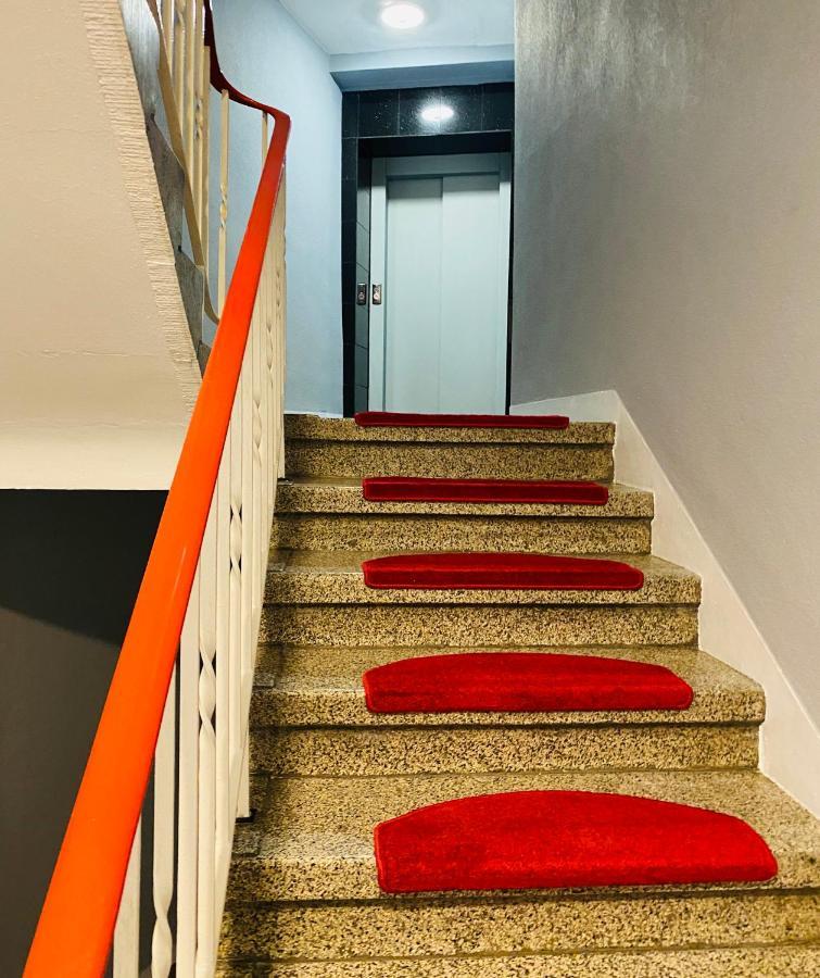 Tm Aparts Dortmund Exterior foto Stairs in the hotel