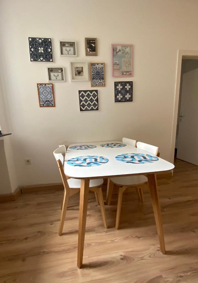 Tm Aparts Dortmund Exterior foto A dining room table with placemats