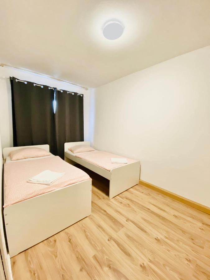Tm Aparts Dortmund Exterior foto A room at the hostel
