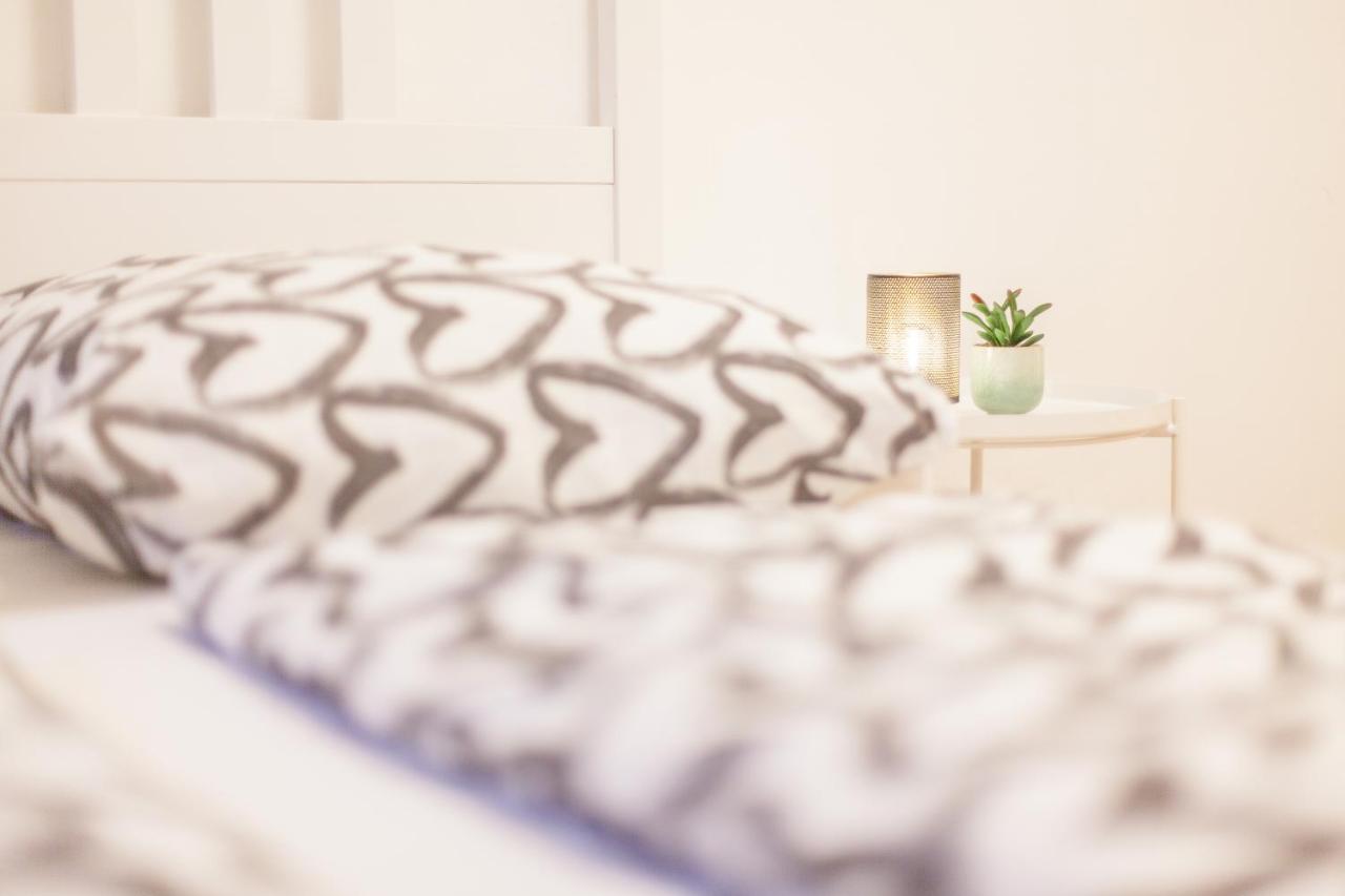 Tm Aparts Dortmund Exterior foto A bed with a throw