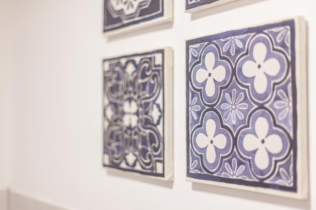 Tm Aparts Dortmund Exterior foto Azulejos in the interior of the hotel